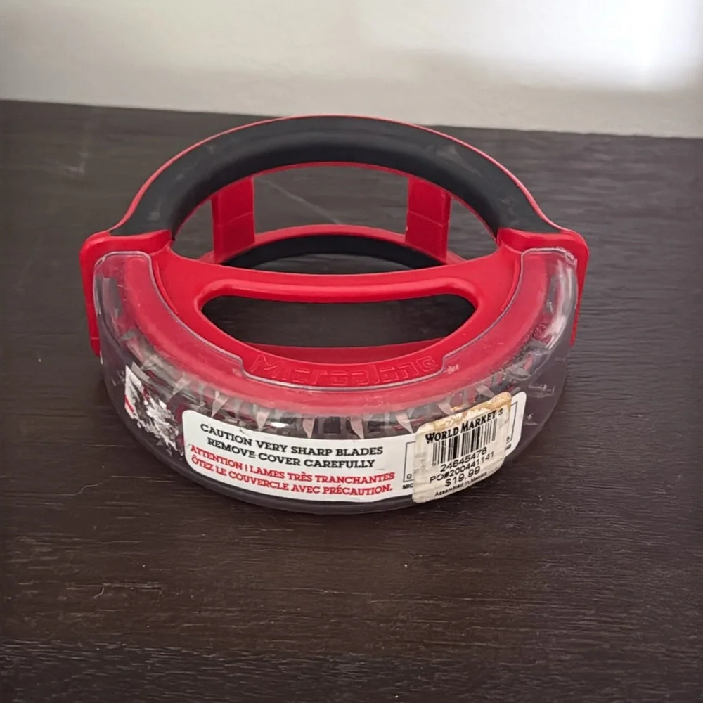 New World Market Round Circular Meat Tenderizer Rolling Blade NWT